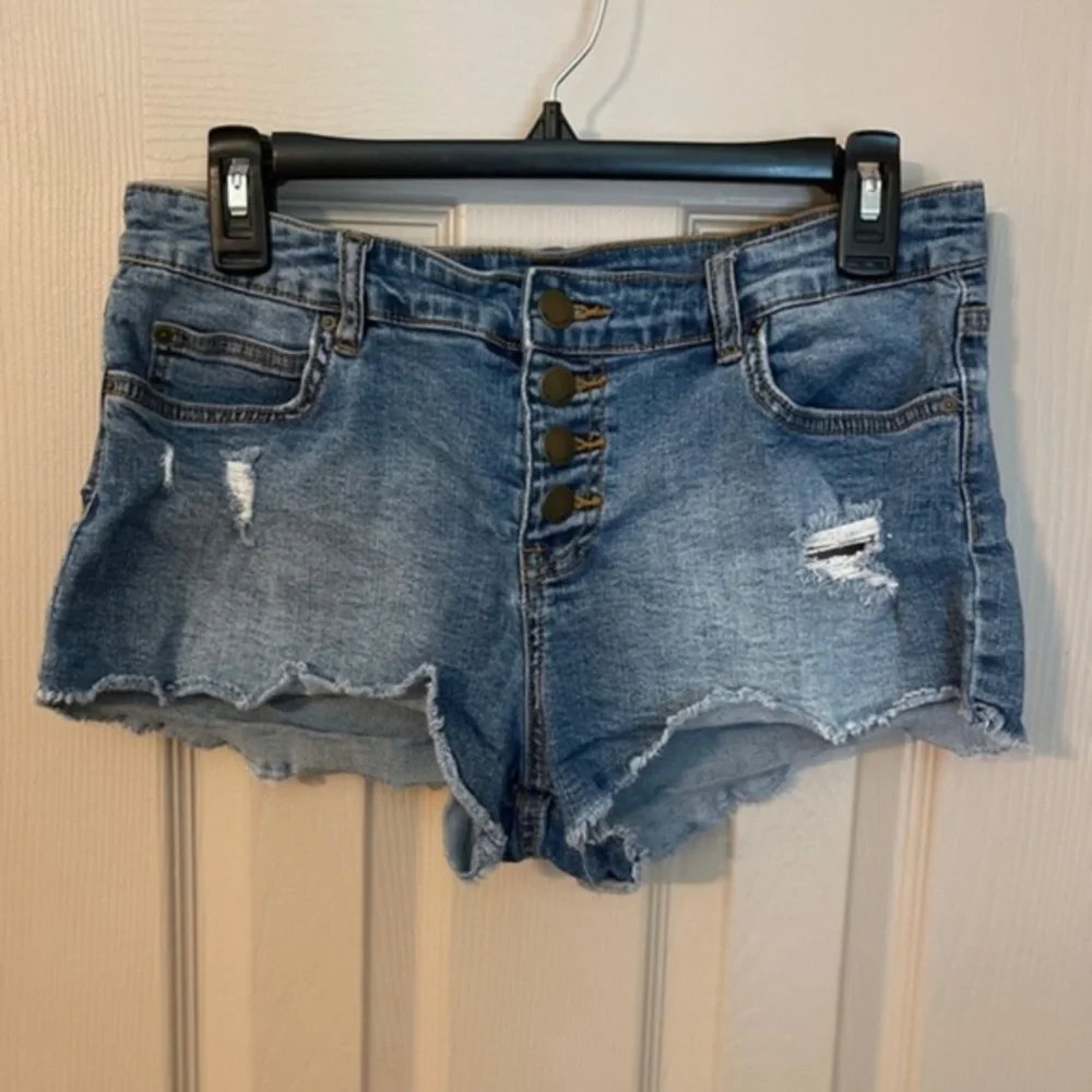 Billabong Buttoned Up button fly light wash raw hem distressed 5 pocket short 29